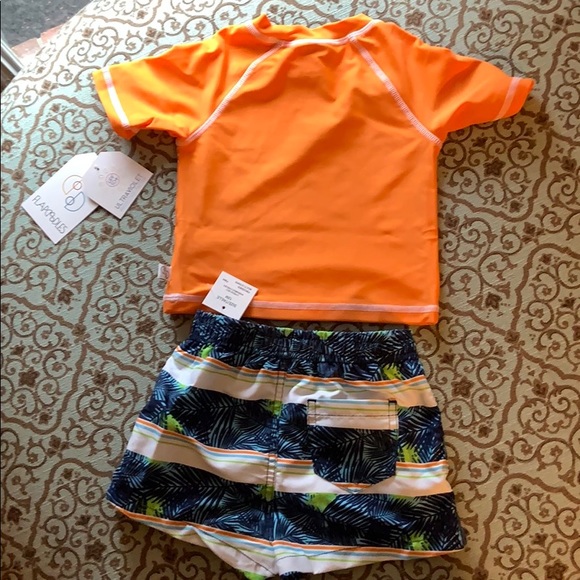 Rash guard and swim trunks - Picture 4 of 4